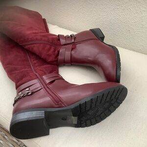 Women's burgundy  boots